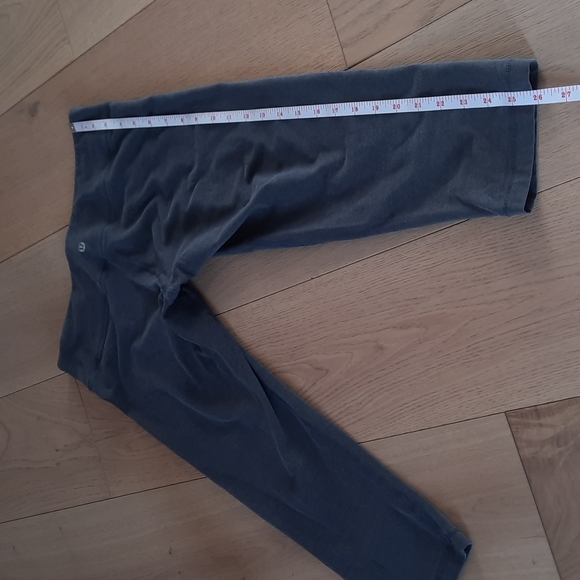 LULULEMON Sz 8 Cropped Grey Leggings SUPER SOFT!! - Picture 3 of 6